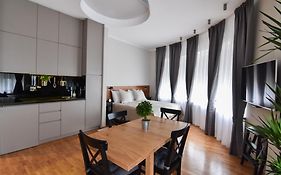 Karlo Main Square Apartments